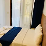 Tomsan & Hotel *