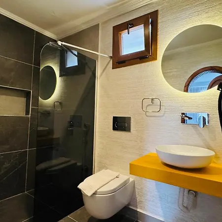 Tomsan Suites&villas Hotel *