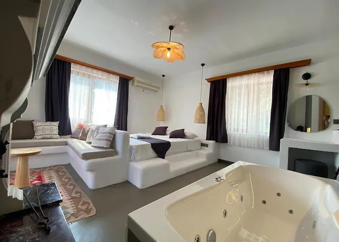 Tomsan Suites&villas Hotel